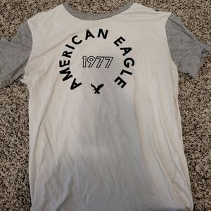 American Eagle t shirt